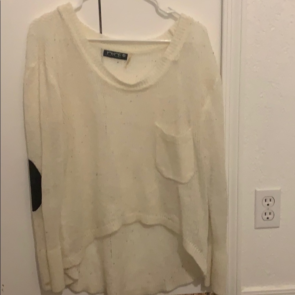 Cream/White Sweater. Size Small.